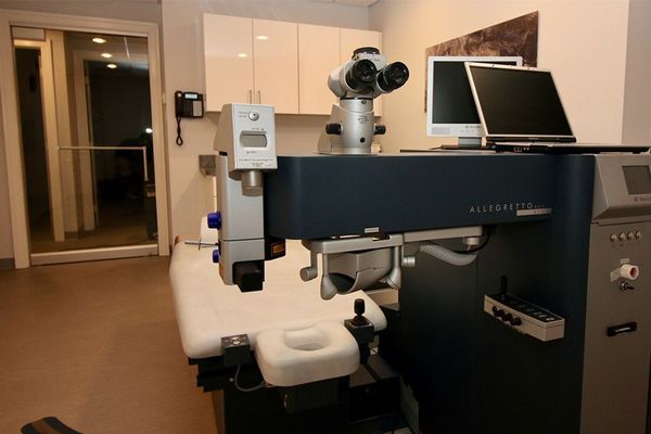 ​Eye Physicians and Surgeons, P.A. surgery center​